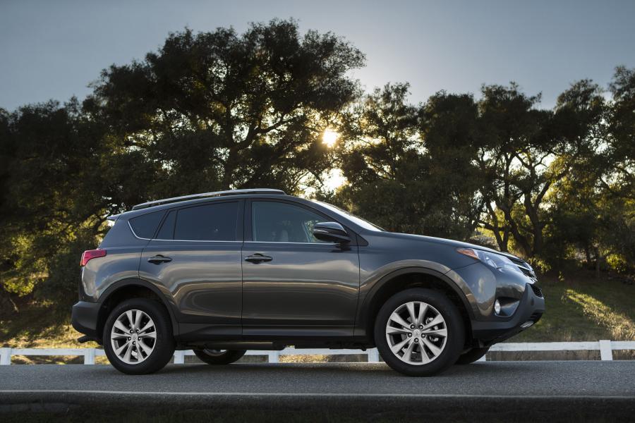  Toyota RAV4 2013 года  (US) (фото 26 из 34)